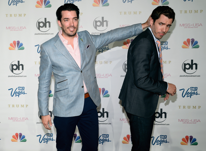 Illustration for article titled Photos of the Property Brothers Posing